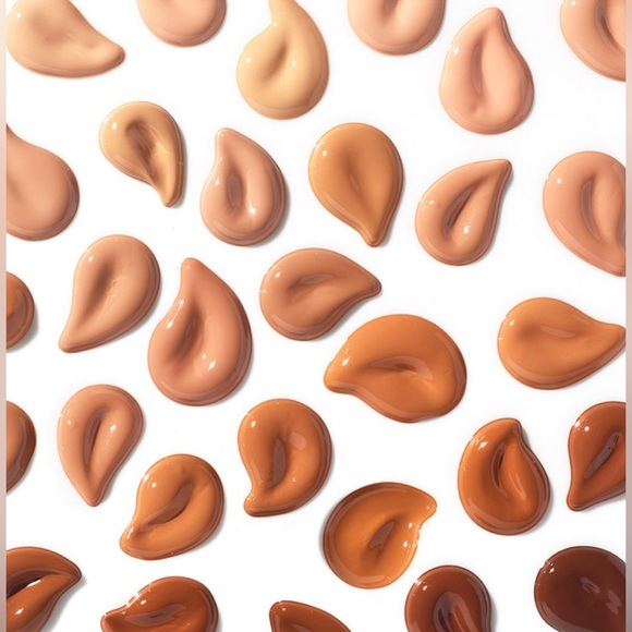 COPY - Clinique Even Better Liquid Foundation SPF 15 Colour: CN 20 Fair - Picture 4 of 5